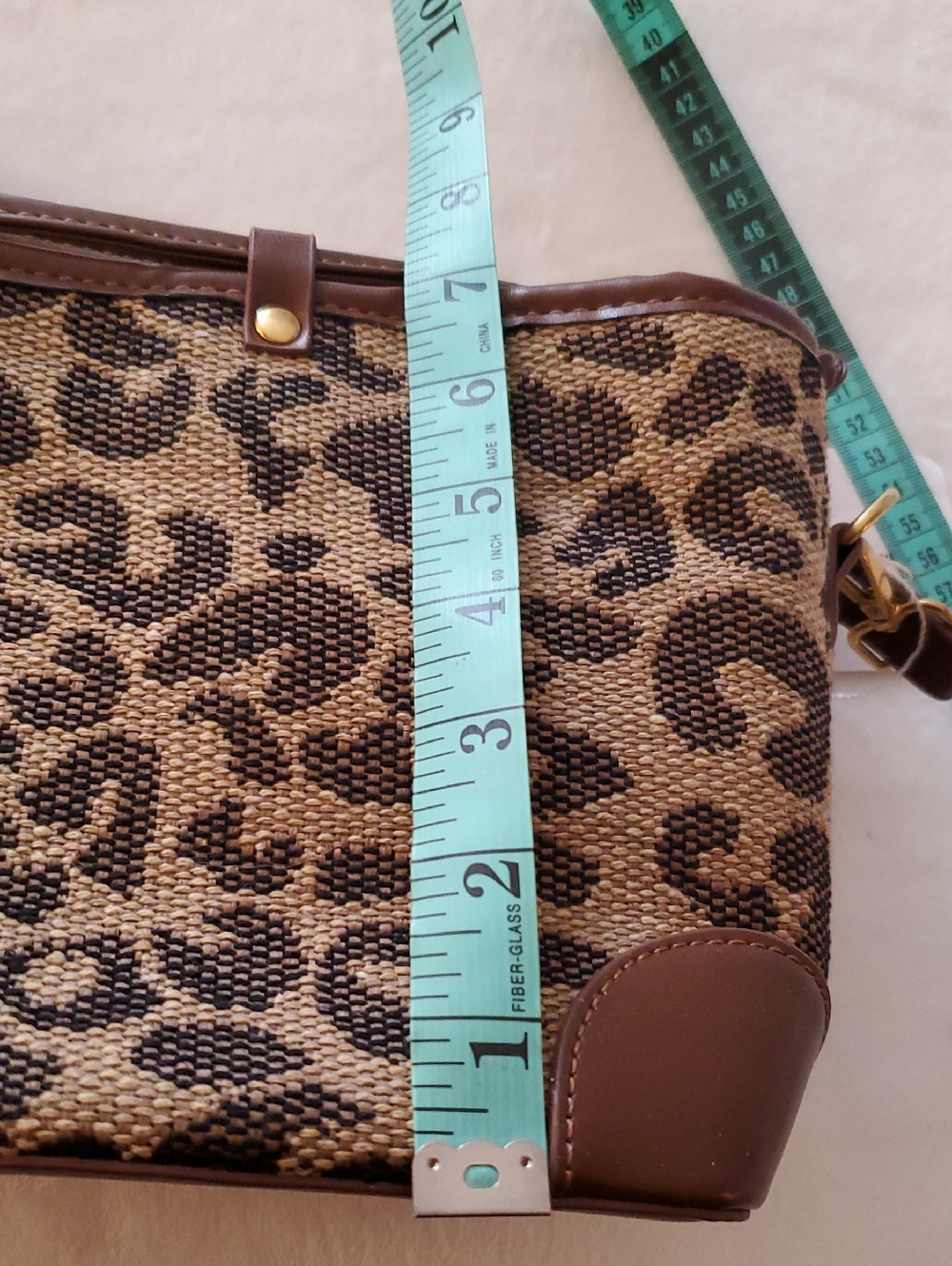 Ivy & Taylor Leopard Crossbody Bucket Bag NWT - Picture 6 of 8